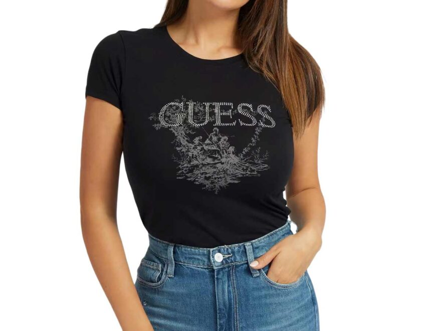 Koszulki damskie Guess - jak je stylizować